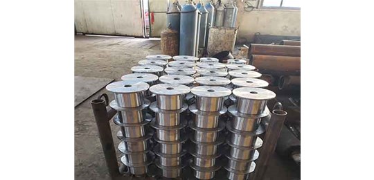 太原輸送機(jī)配件廠家真實(shí)案例：滾筒包膠，冷補(bǔ)